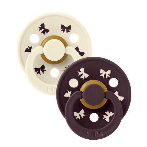 11027102_5713795272518_BIBS_Colour_2pack_rnd_LTX_S1_Bow_Ivory_Plum_1_2000x2000Highres